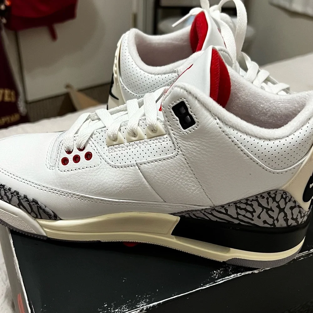 Air Jordan 3 Retro - Picture 2 of 3